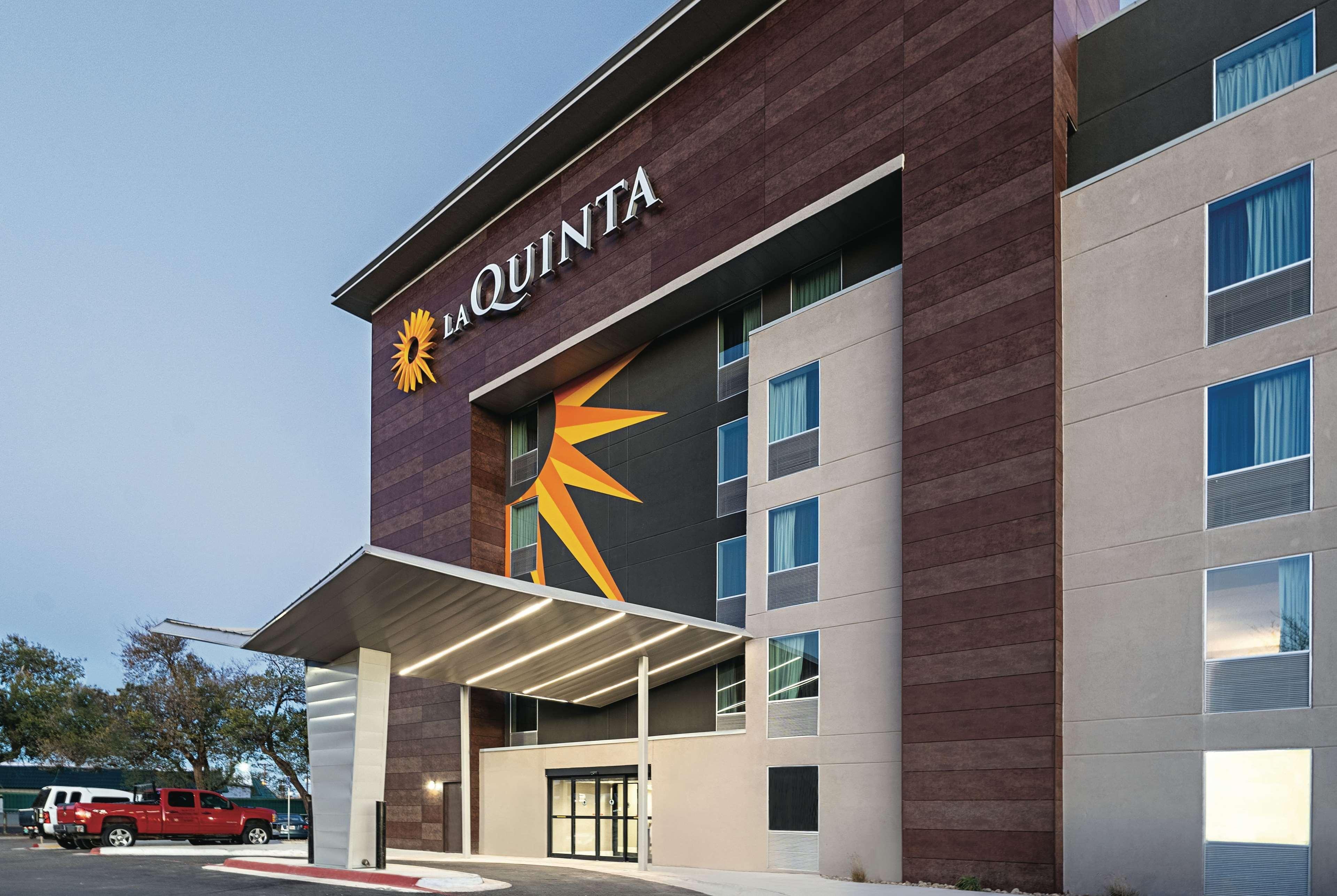 La Quinta By Wyndham Lubbock West Medical Center Hotel Exterior photo