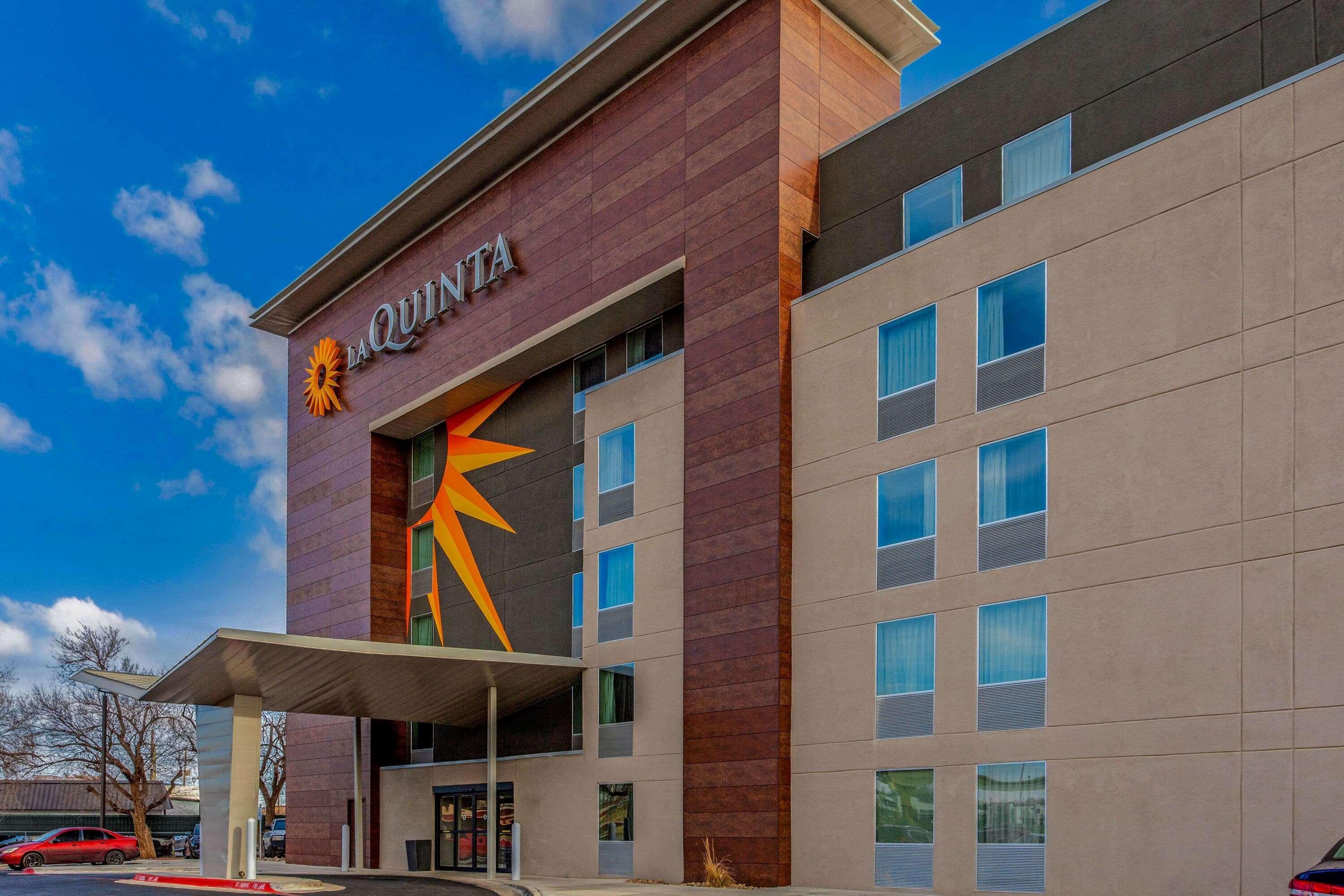 La Quinta By Wyndham Lubbock West Medical Center Hotel Exterior photo