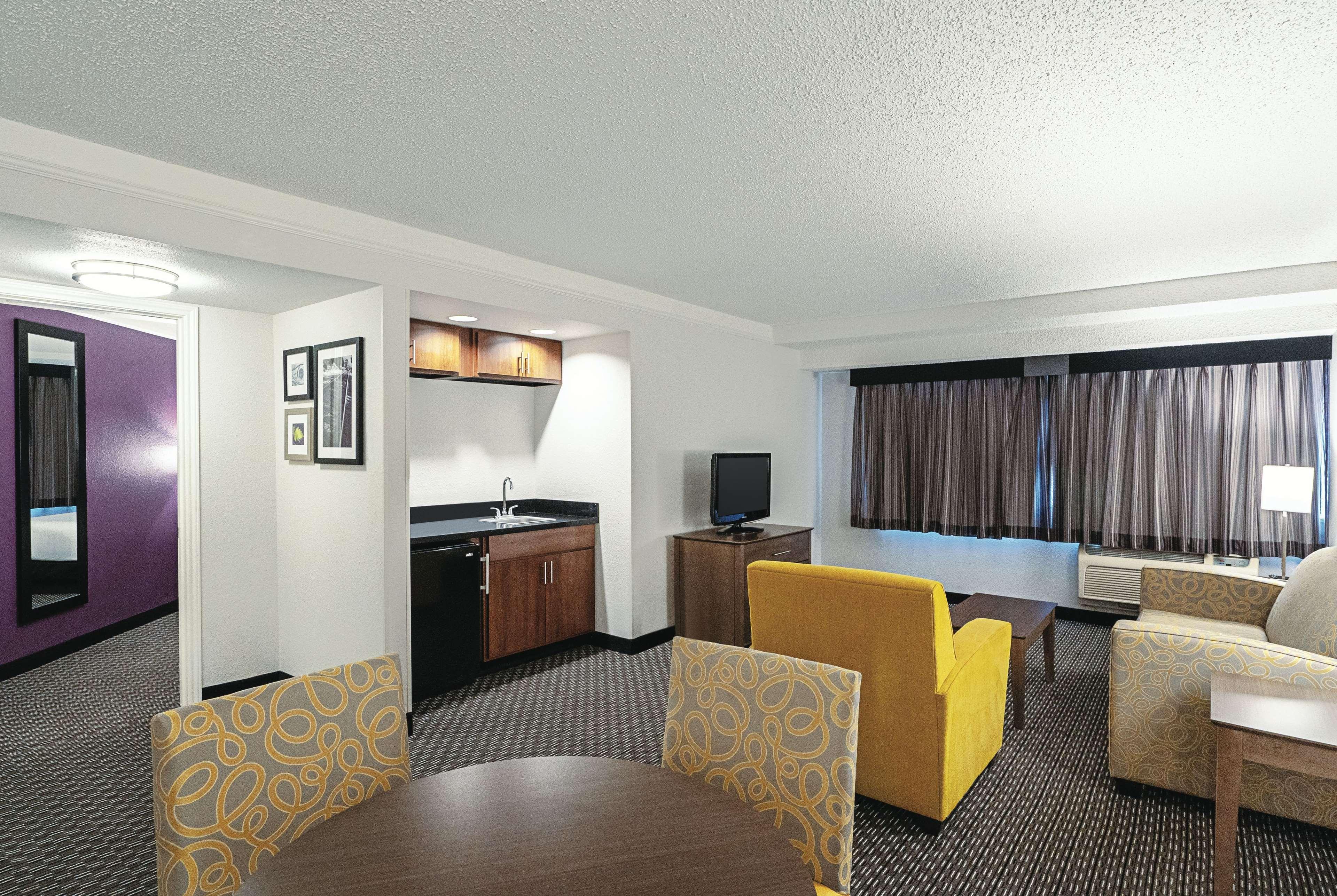 La Quinta By Wyndham Lubbock West Medical Center Hotel Exterior photo