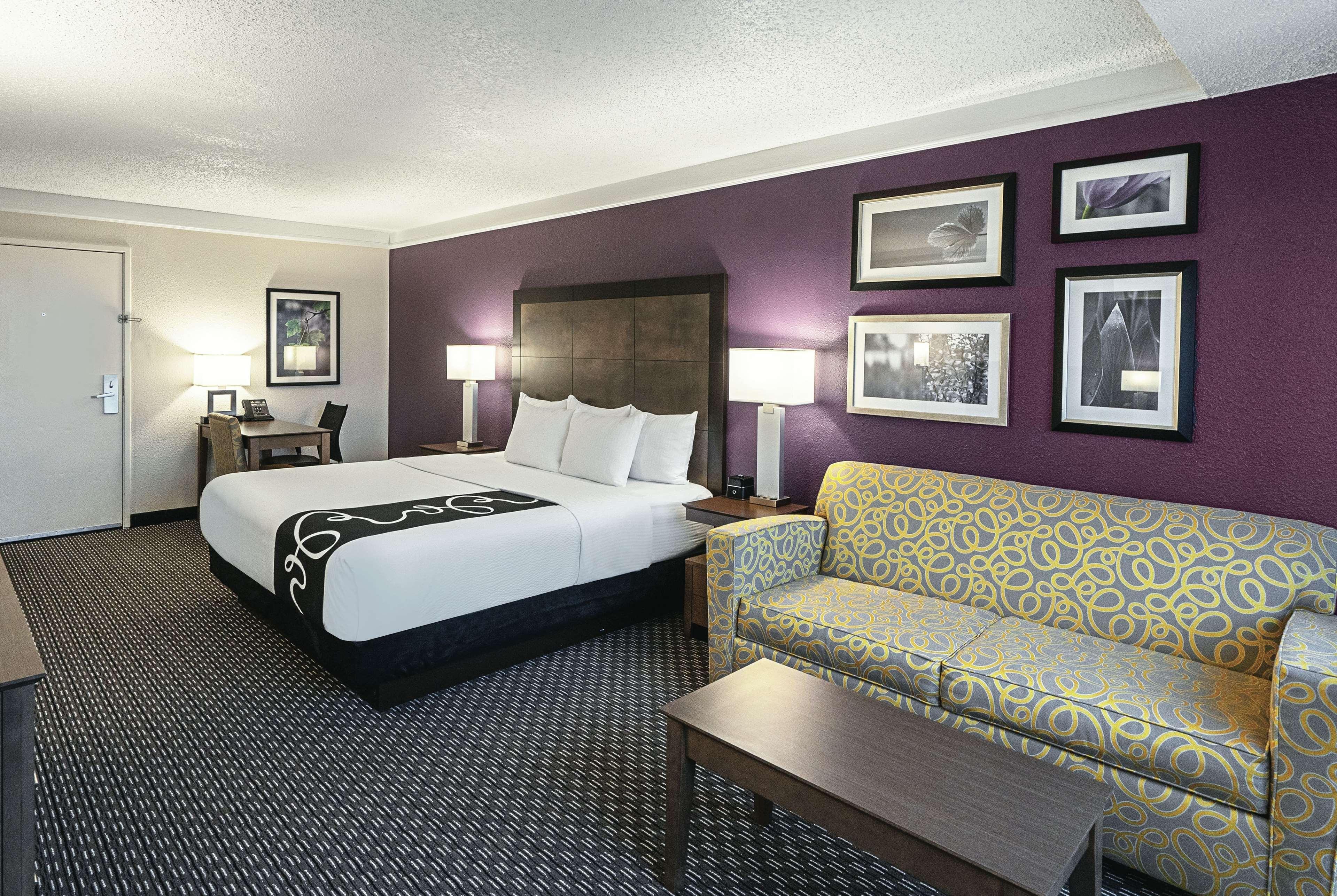 La Quinta By Wyndham Lubbock West Medical Center Hotel Exterior photo