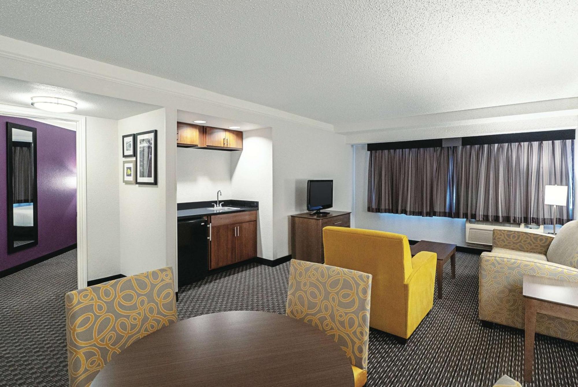 La Quinta By Wyndham Lubbock West Medical Center Hotel Exterior photo