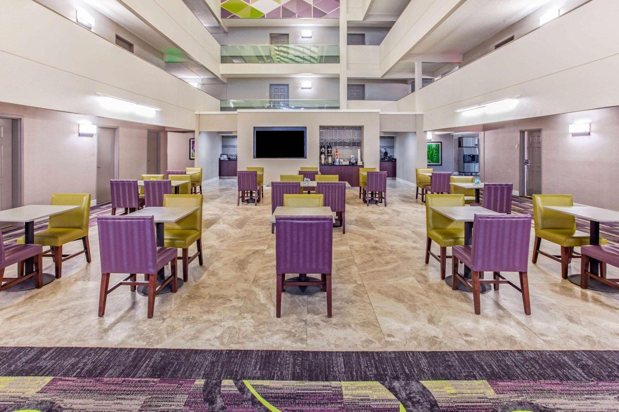 La Quinta By Wyndham Lubbock West Medical Center Hotel Exterior photo